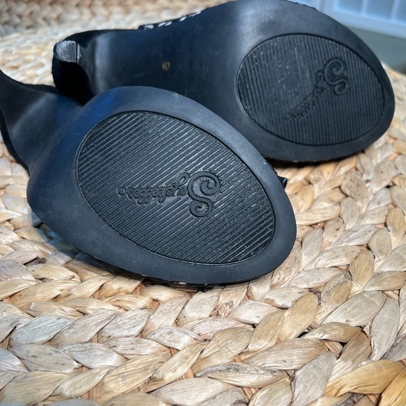 Seychelles Special Edition Bobbin Lace Pumps - Picture 10 of 12